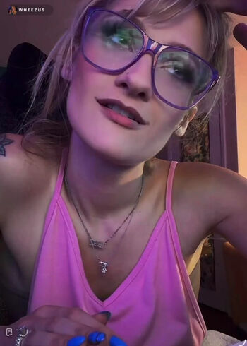 WheezyBlonde
