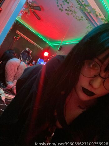 WhisperingPizza ASMR