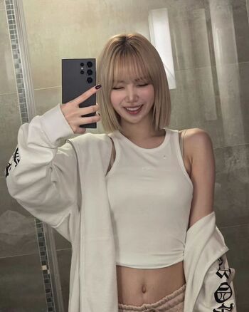 WomenK-pop
