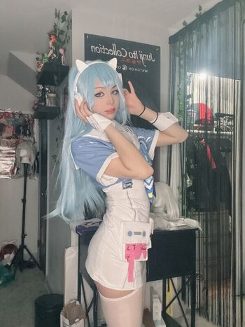 xenluvsmiku