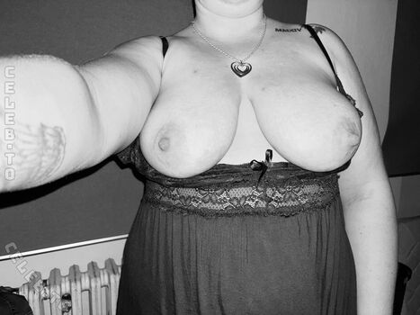 xMilf1990x Leaked Nude OnlyFans (Photo 7)