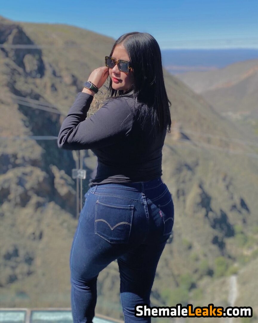 Xximev / marikamilaniofficial Nude OnlyFans (Photo 2)