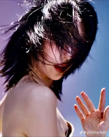 Yeji - ITZY (예지, Hwang Ye-ji) Leaked Nude OnlyFans (Photo 6)