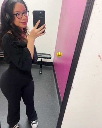 yetseniaa Leaked Nude OnlyFans (Photo 23)