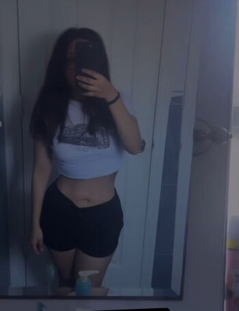 yetseniaa Leaked Nude OnlyFans (Photo 24)