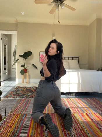 Yhivi Leaked Nude OnlyFans (Photo 4)