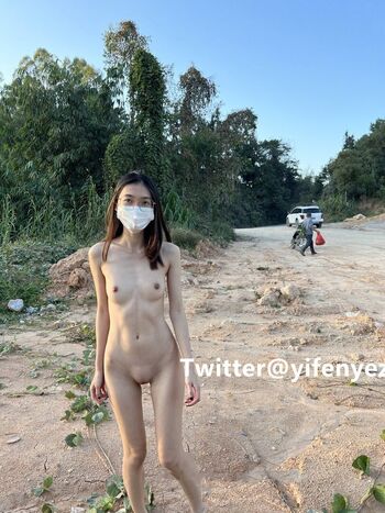 yifengyezi Leaked Nude OnlyFans (Photo 11)
