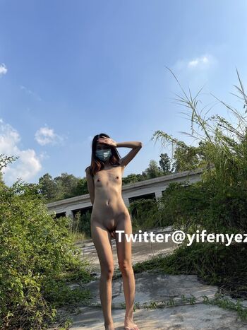 yifengyezi Leaked Nude OnlyFans (Photo 13)