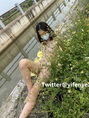 yifengyezi Leaked Nude OnlyFans (Photo 16)