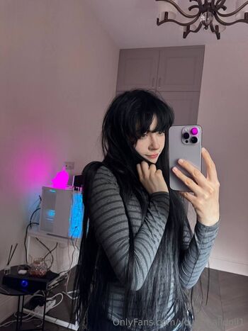 yoursmalldoll1