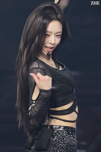 Yuna - ITZY (유나, Shin Yu Na)
