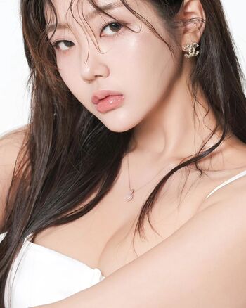 yuniyuning Leaked Nude OnlyFans (Photo 8)