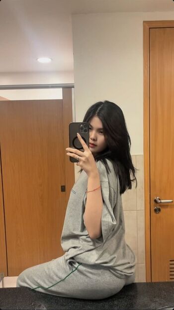 Yuri Gen Leaked Nude OnlyFans (Photo 3)