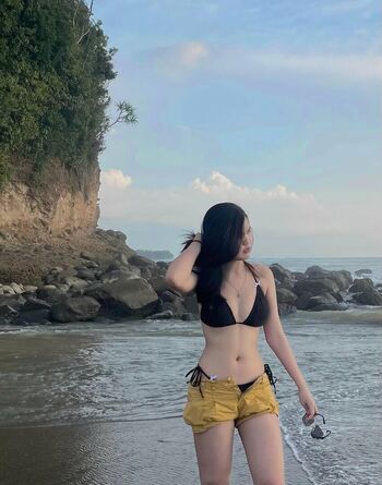Yuri Gen Leaked Nude OnlyFans (Photo 9)