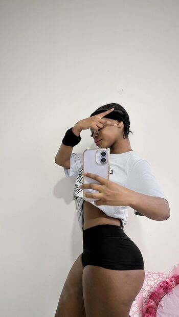 Zanele_shawtty