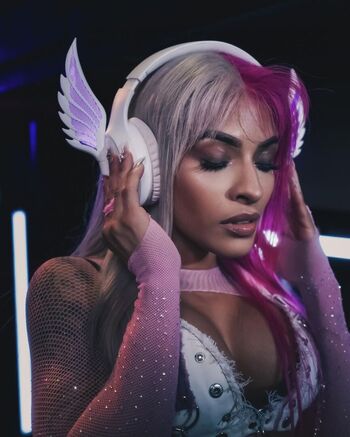 Zelina Vega