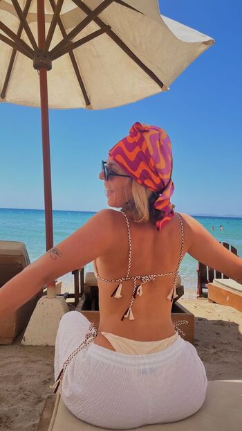 Zeynep ozveri Leaked Nude OnlyFans (Photo 14)