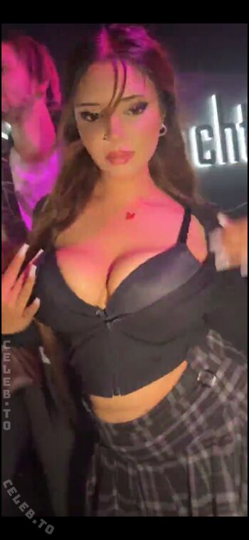 Zilan Pakize Leaked Nude OnlyFans (Photo 4)