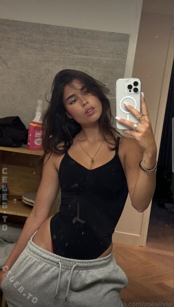 Zoe Allyse Leaked Nude OnlyFans (Photo 2)