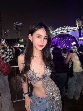 Zoe Levana