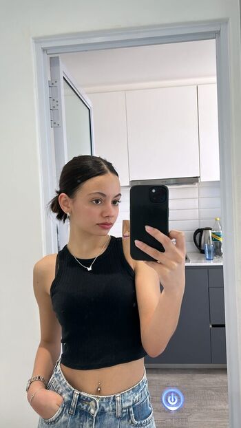 Zoe Manoek