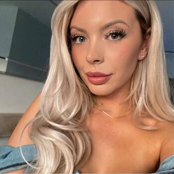 Zoe Warrilow Leaked Nude OnlyFans (Photo 6)