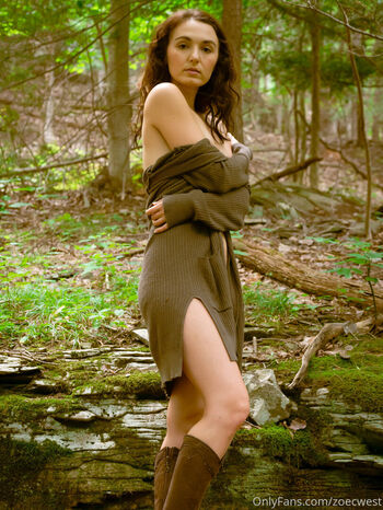 zoecwest Leaked Nude OnlyFans (Photo 1)