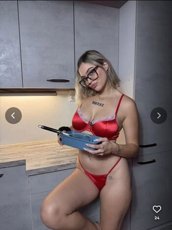 Zoey Pink Leaked Nude OnlyFans (Photo 2)